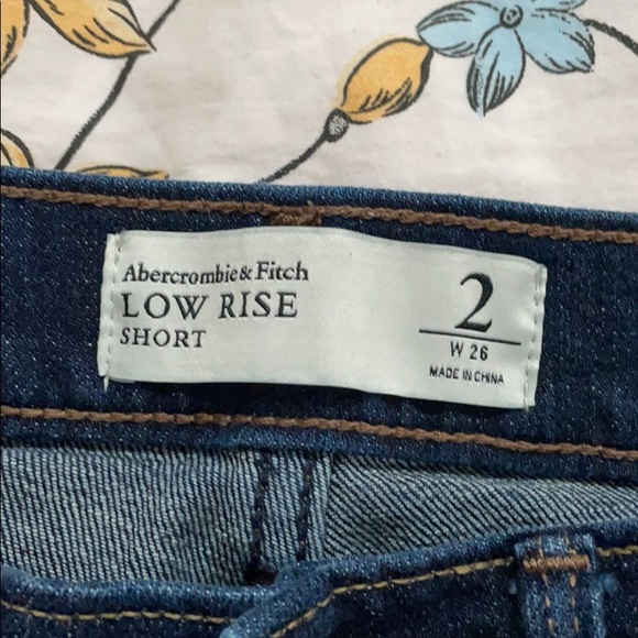 Abercrombie and Fitch low rise shorts - Picture 4 of 4